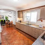 One Of A Kind With Wi-fi, Private Pool & Bbq By 360 Estates Apartmán