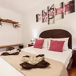 One Of A Kind With Wi-fi, Private Pool & Bbq By 360 Estates Apartmán *